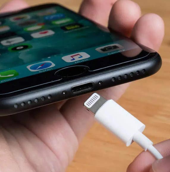 اپل در حال آزمایش کردن وتغییر شارژر آیفون به USB-C است